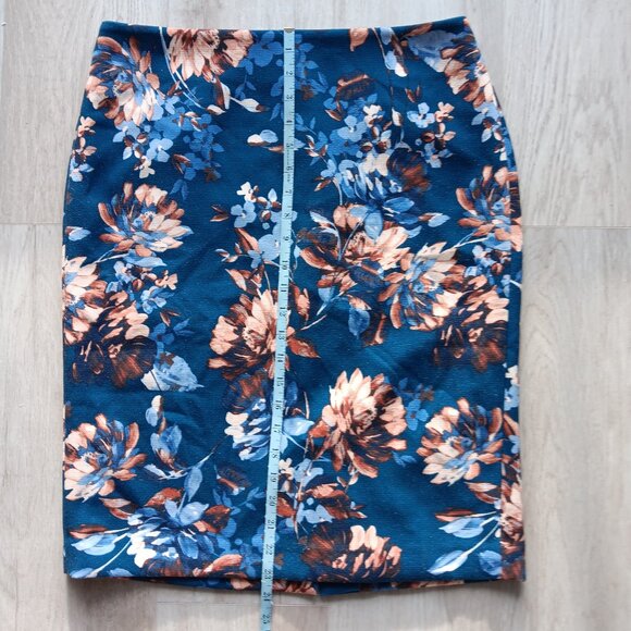 Talbots Pencil Skirt Floral Lined Mid-Weight Blue Brown Tan Professional Size 8 - Picture 9 of 10